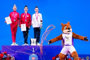 podium app sfe07737 copia simone ferraro ph